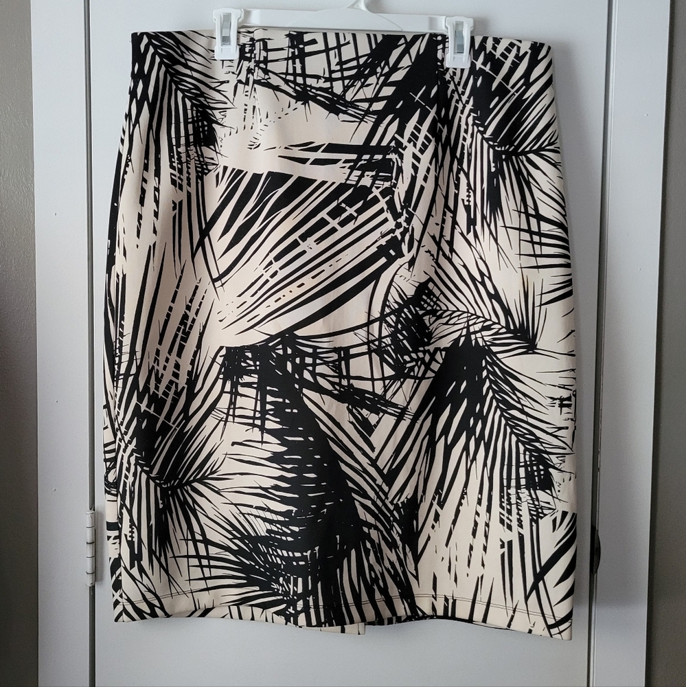 CB abstract skirt